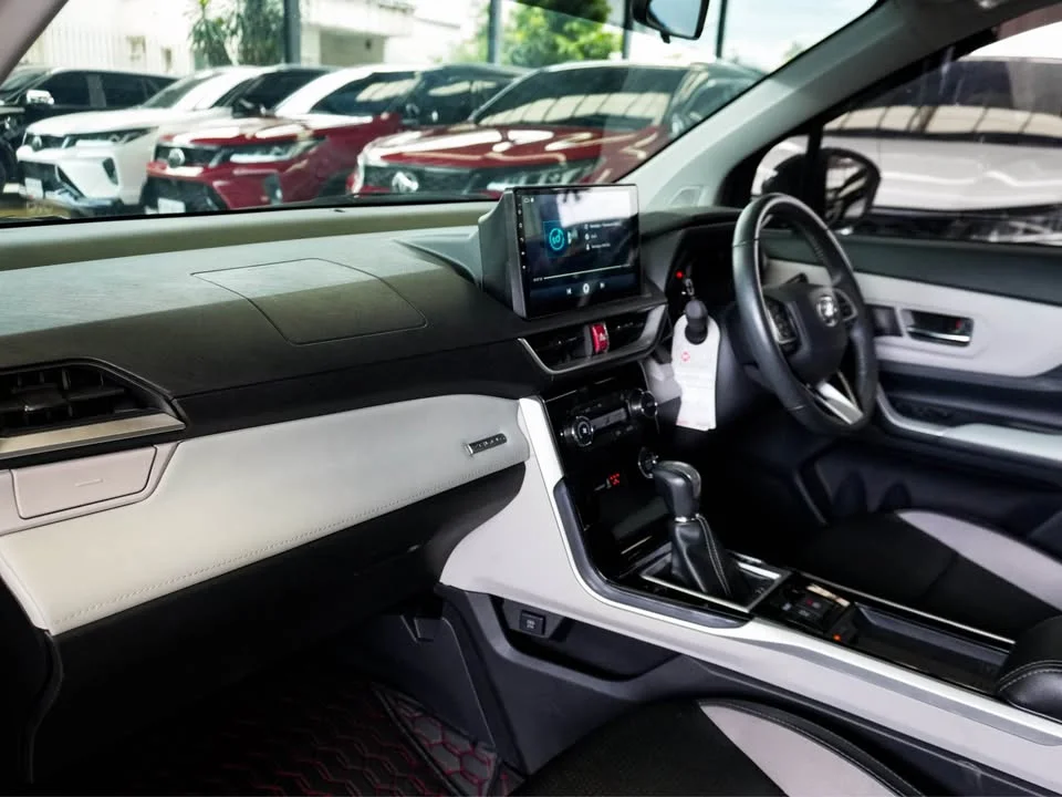 2023 Toyota Veloz III 2