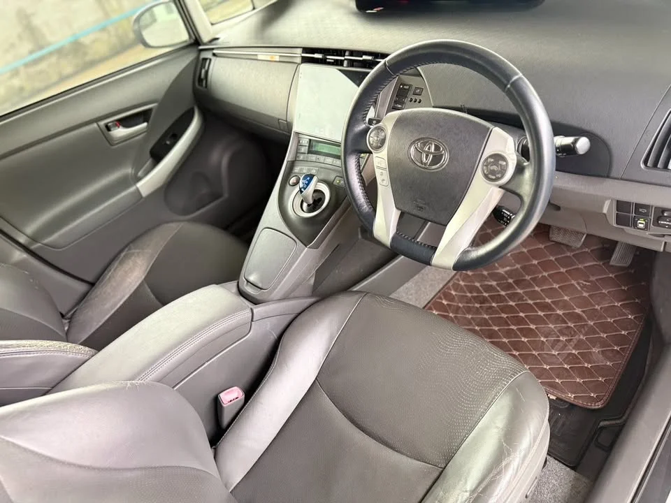 2012 Toyota Prius III 2