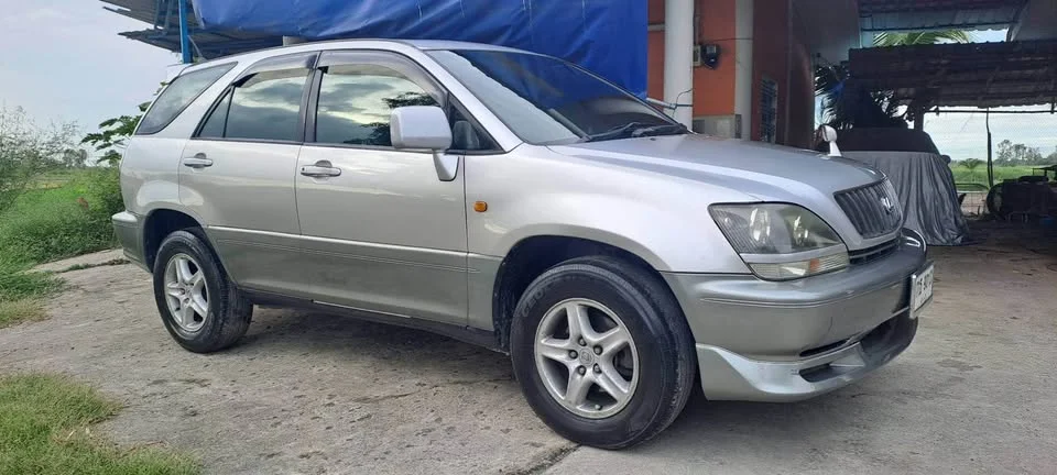 2000 Toyota Harrier I 3