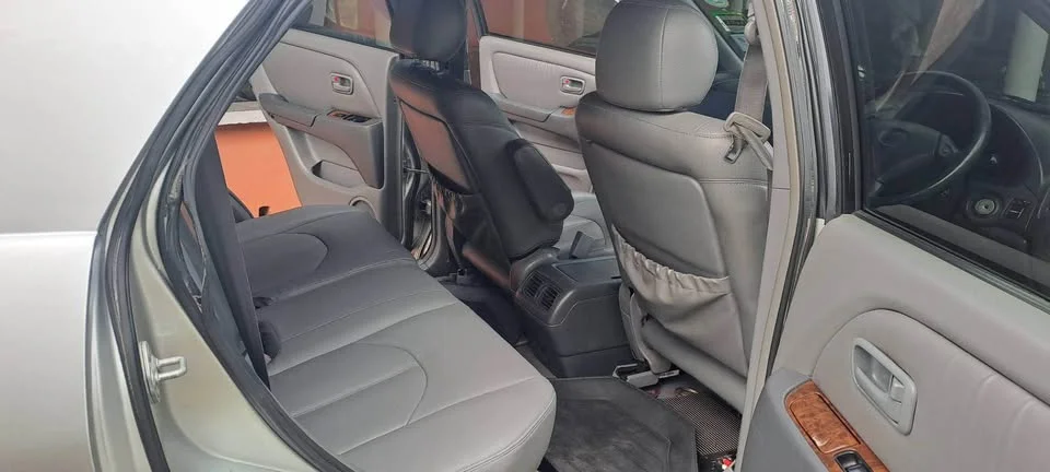 2000 Toyota Harrier I 2