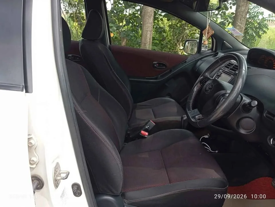 2013 Toyota Yaris II 2