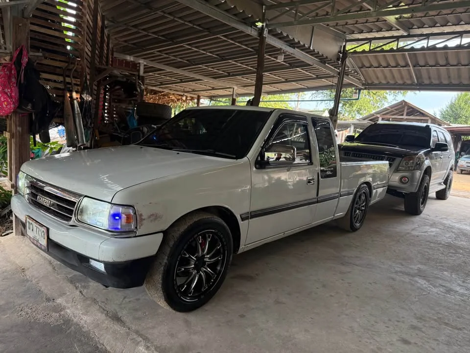 1996 Isuzu TFR III 2