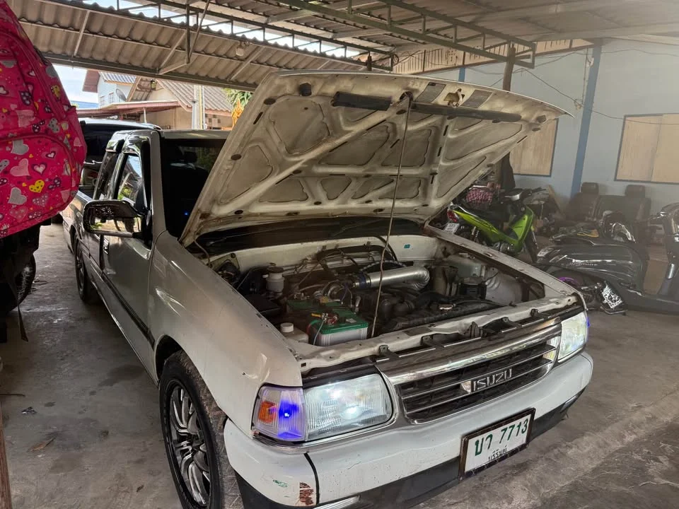 1996 Isuzu TFR III 3