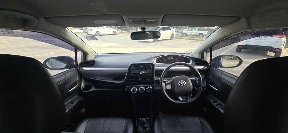 2018 Toyota Sienta II 2