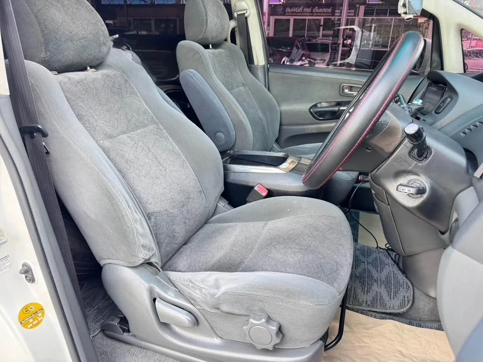 2004 Toyota Estima II 3