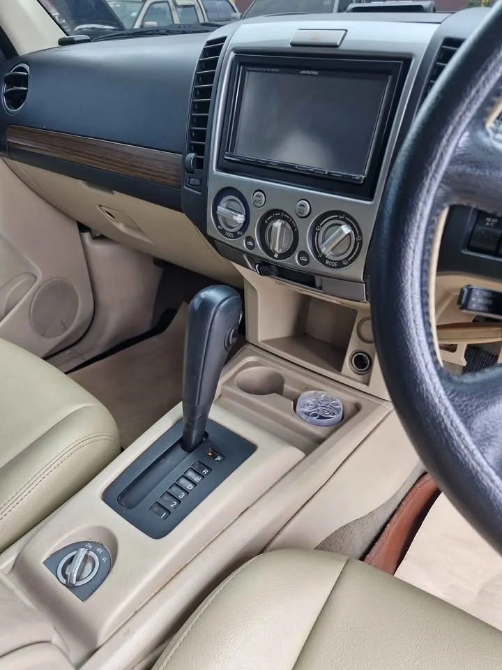2013 Ford Everest I 2