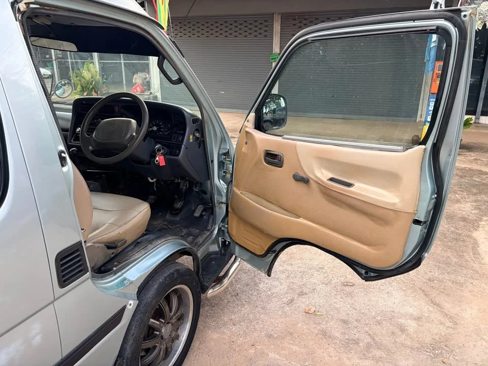 2003 Toyota Commuter IV (H100) 2