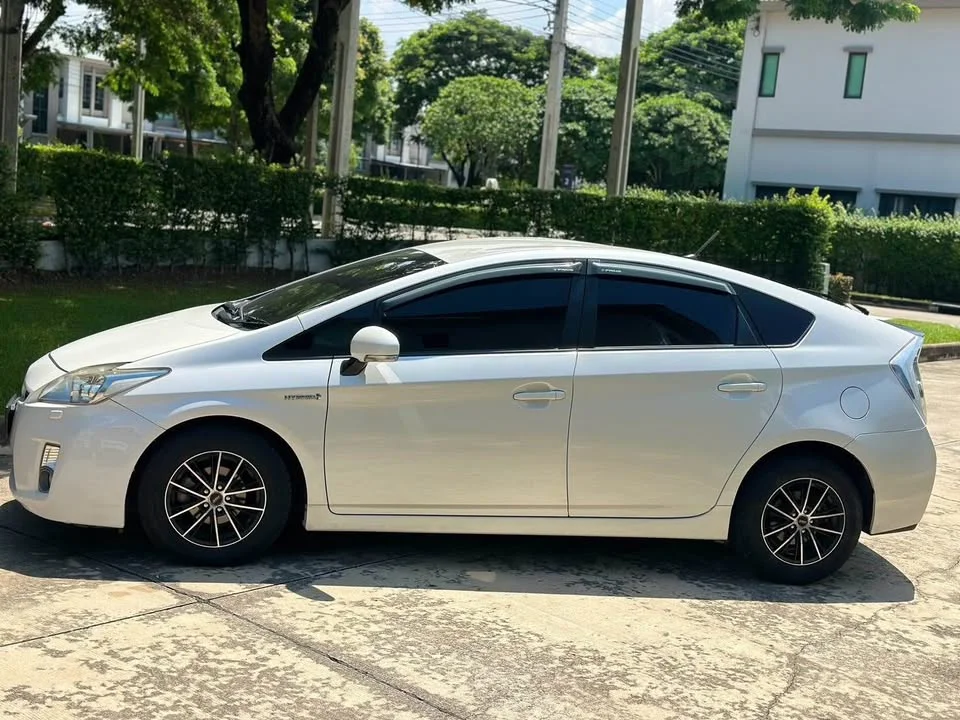 2010 Toyota Prius III 3