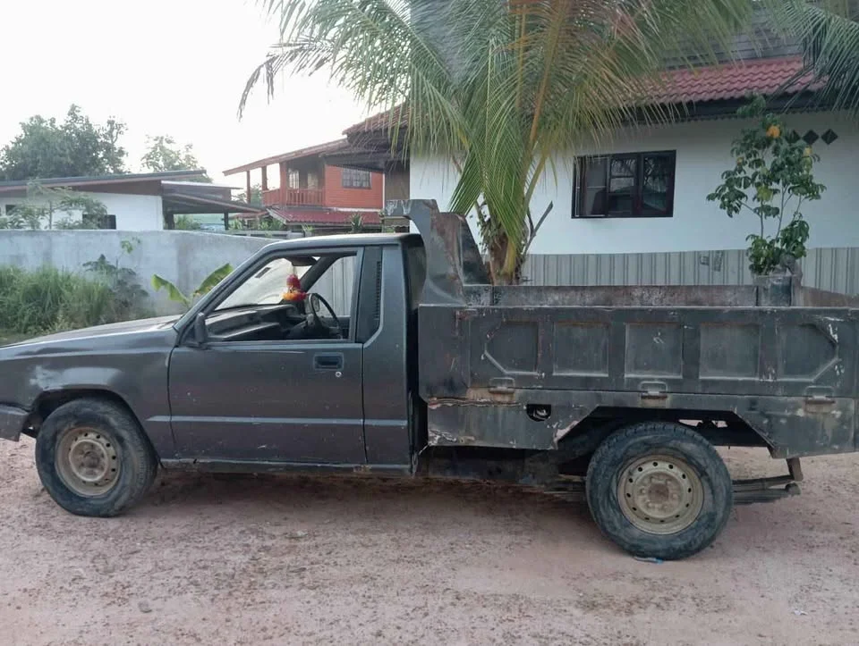 1994 Mitsubishi Triton II 2