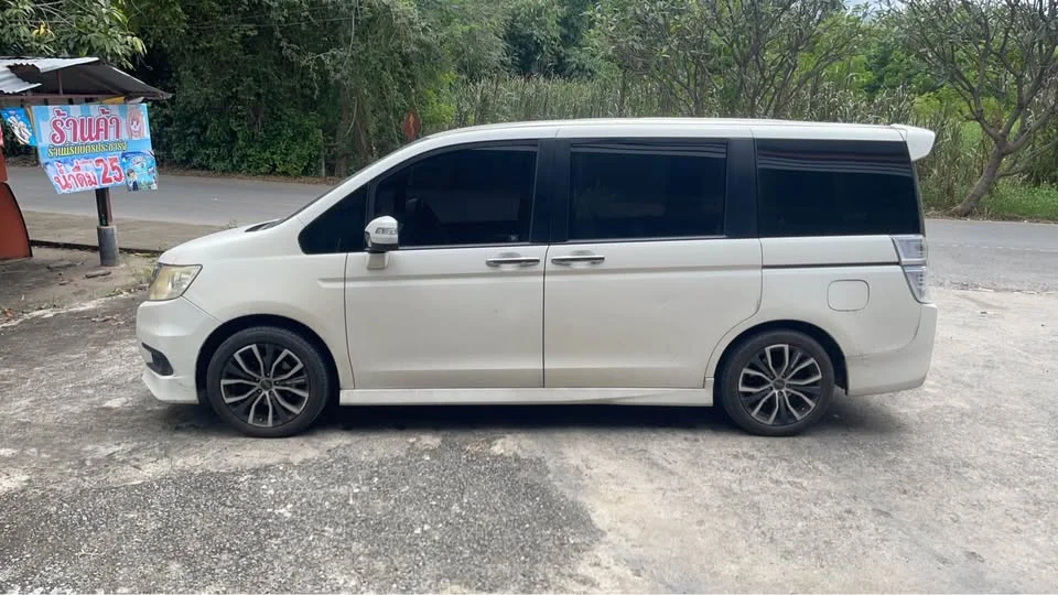 2012 Honda Stepwgn IV 3