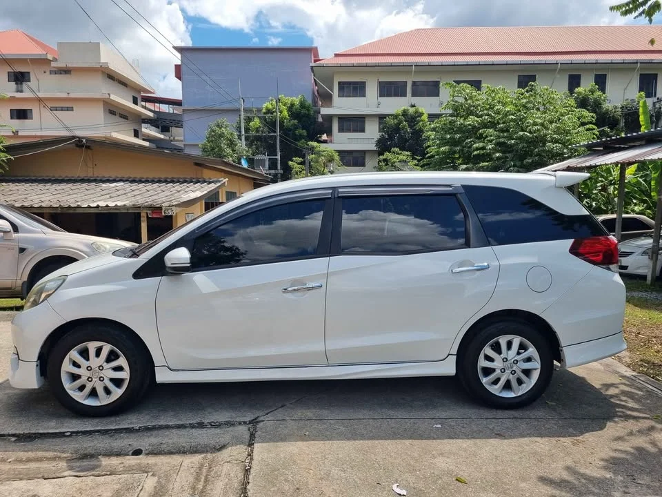 2016 Honda Mobilio II 2