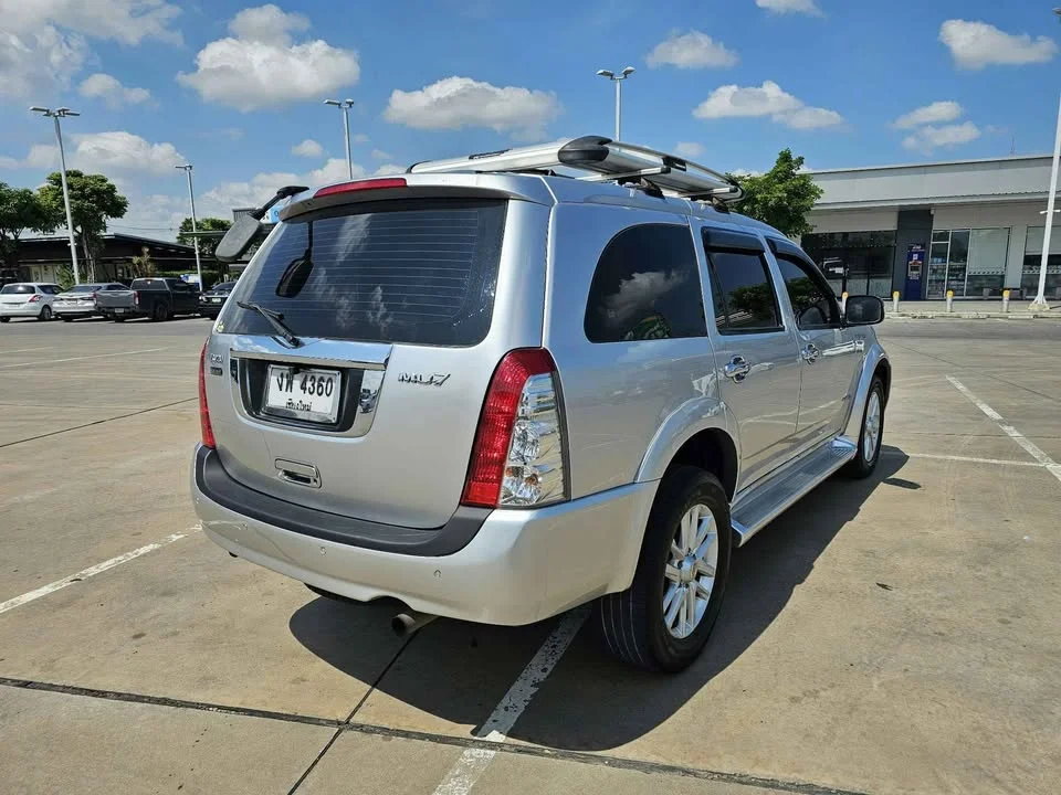 2009 Isuzu MU-7 2