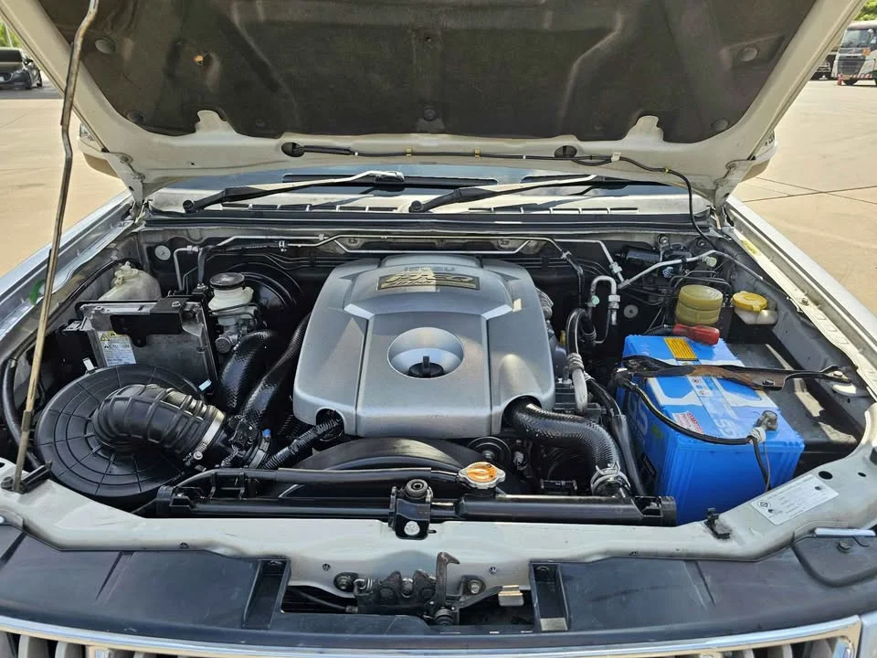 2009 Isuzu MU-7 3