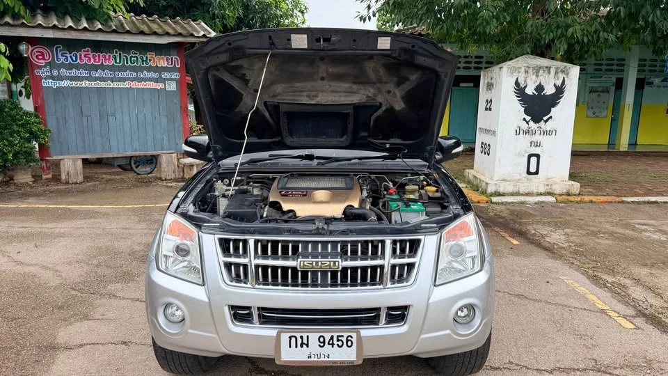 2009 Isuzu MU-7 2