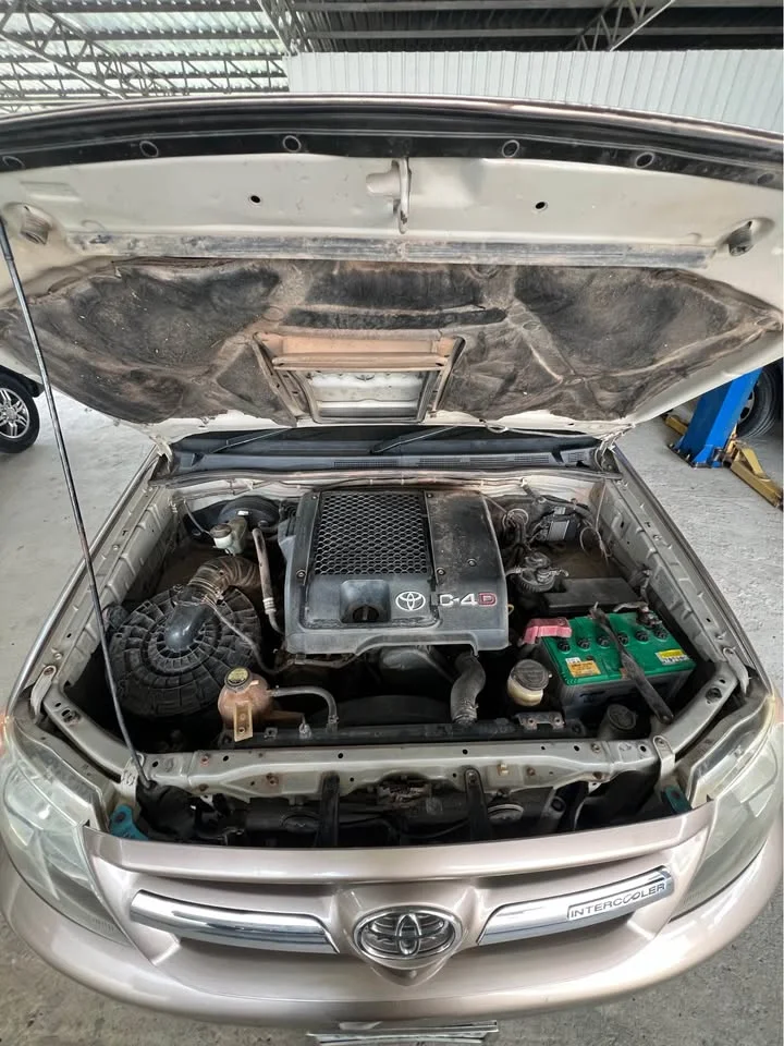 2004 Toyota Hilux VII 2