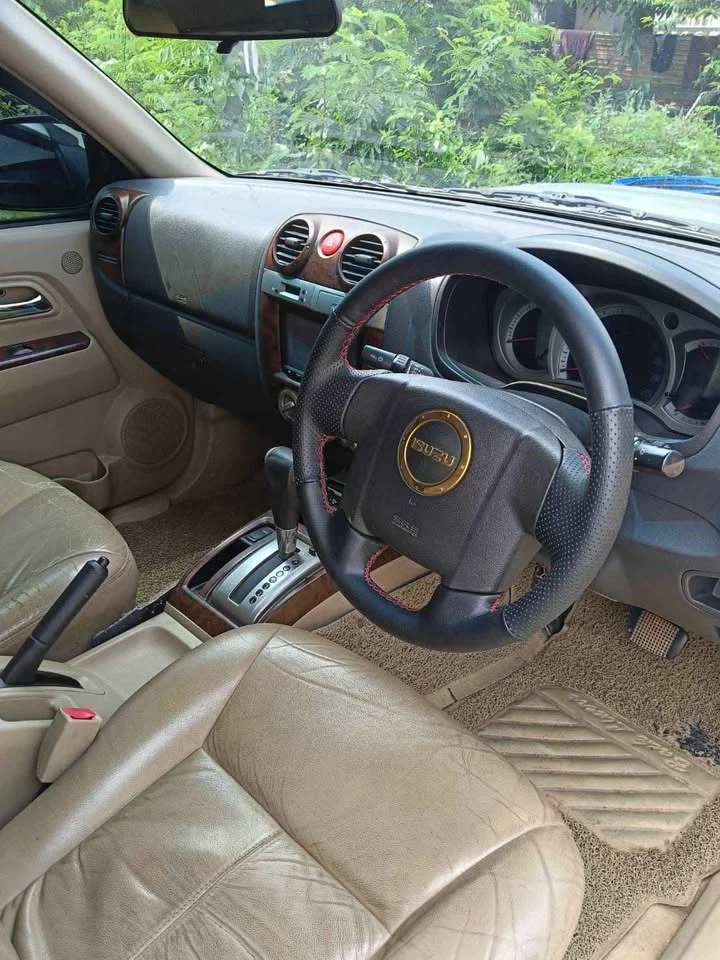2008 Isuzu MU-7 3