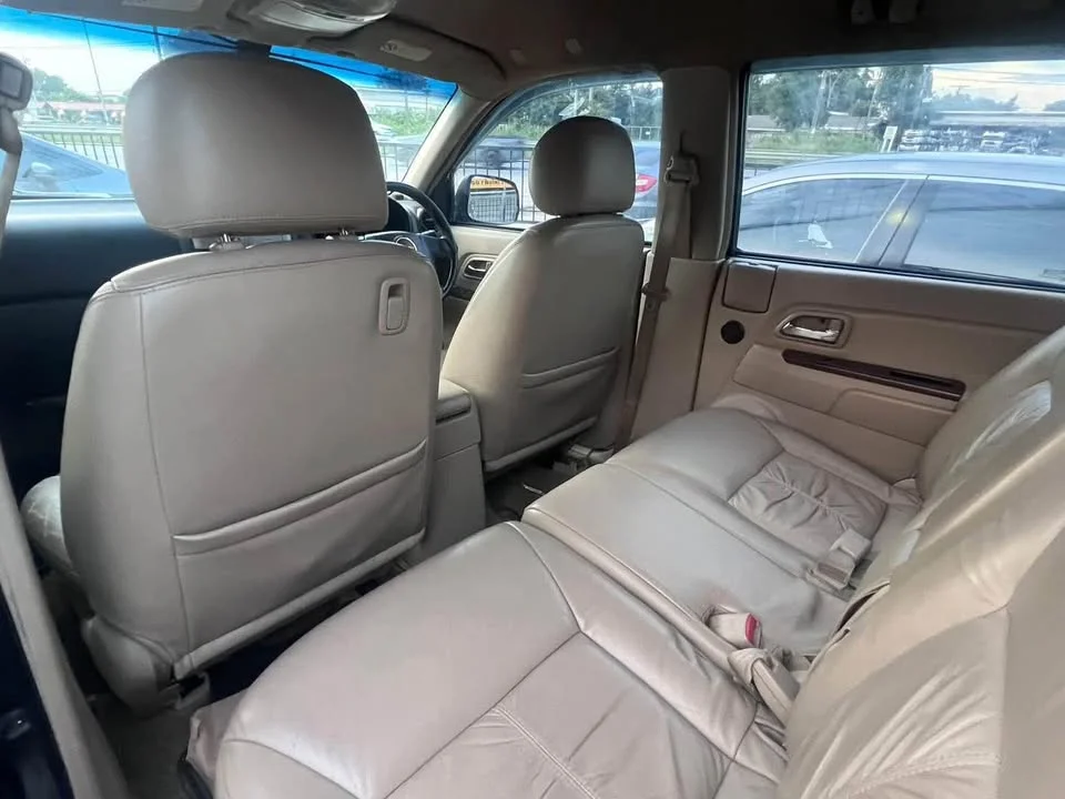 2008 Isuzu MU-7 3