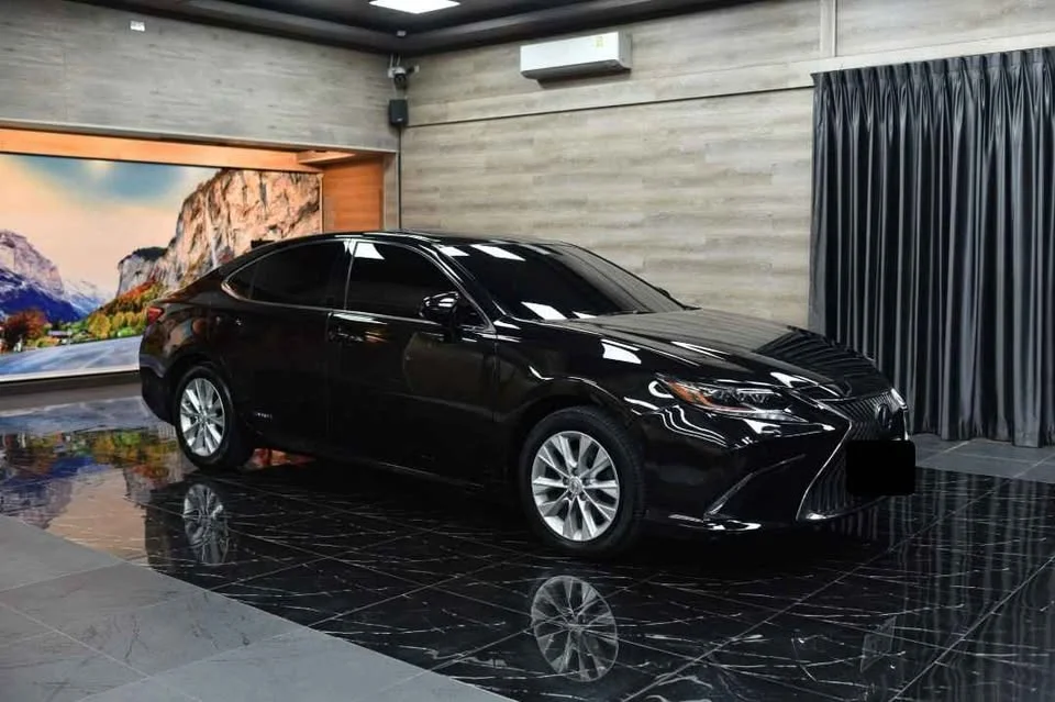 2015 Lexus ES VI 2