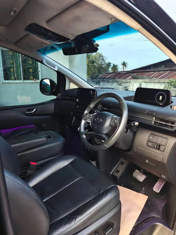2022 Hyundai Staria US4 3