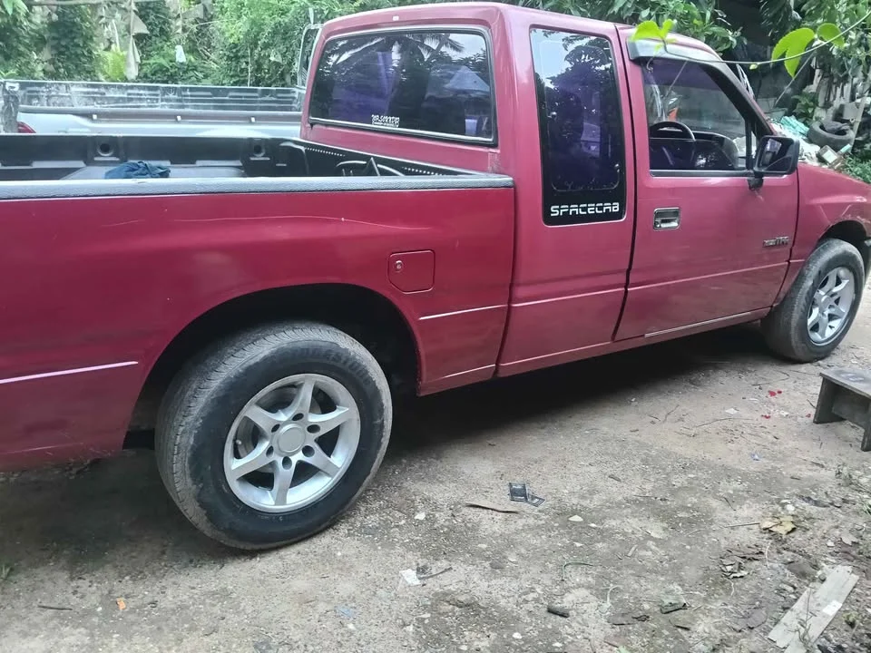 1992 Isuzu TFR III 2