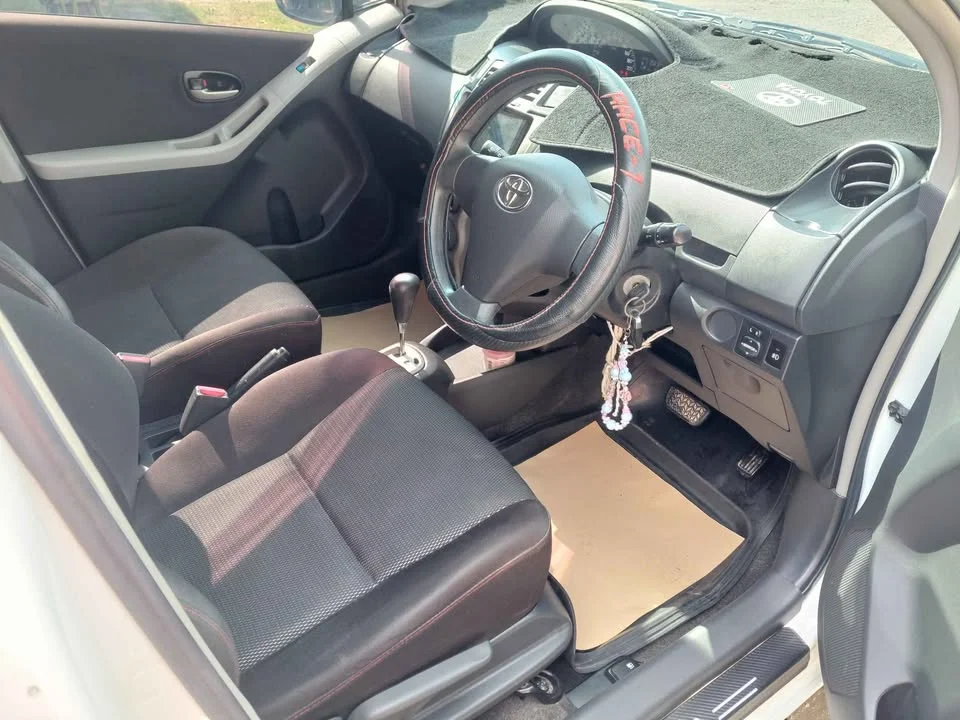 2011 Toyota Yaris II 2