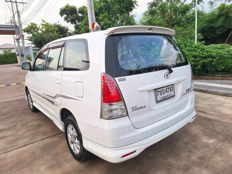 2011 Toyota Innova I 3