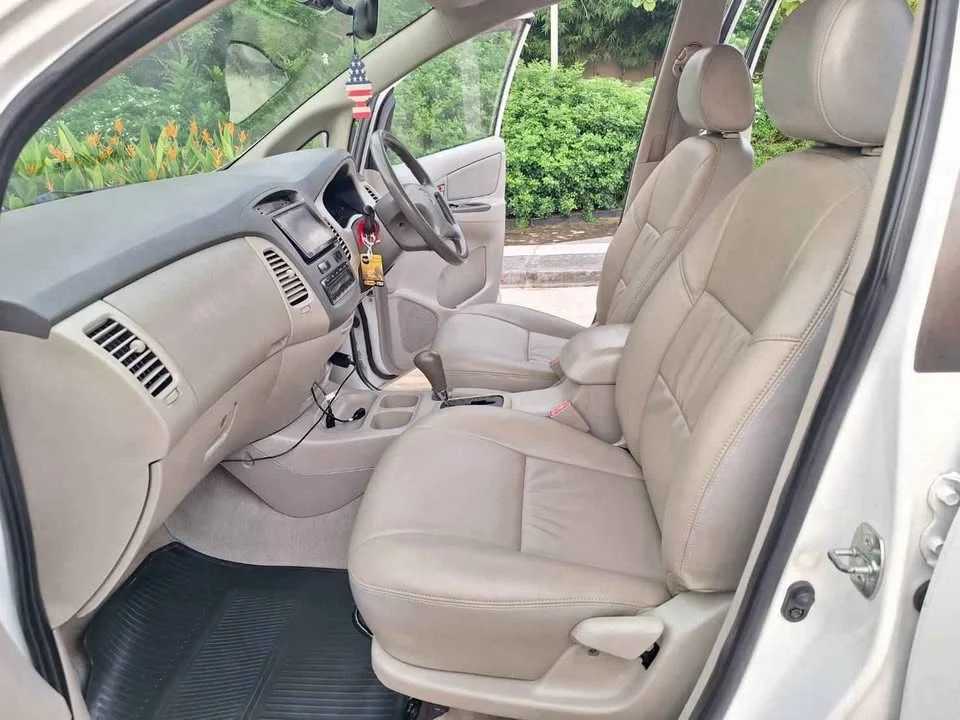 2011 Toyota Innova I 2