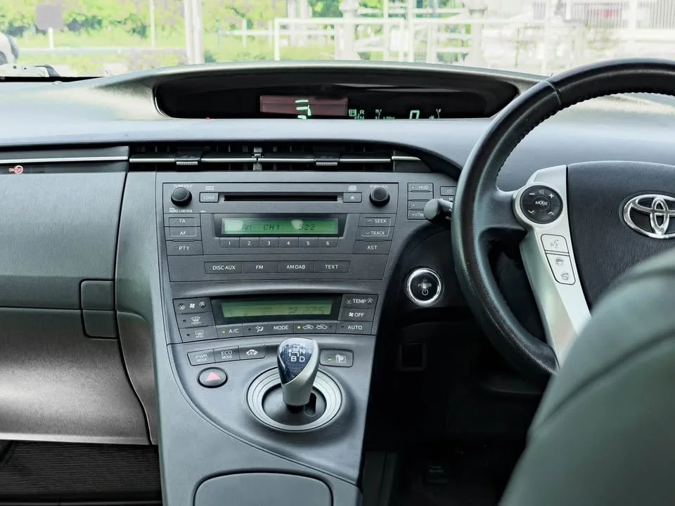 2011 Toyota Prius III 2