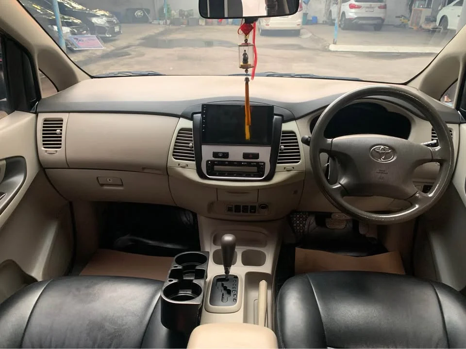 2010 Toyota Innova I 2