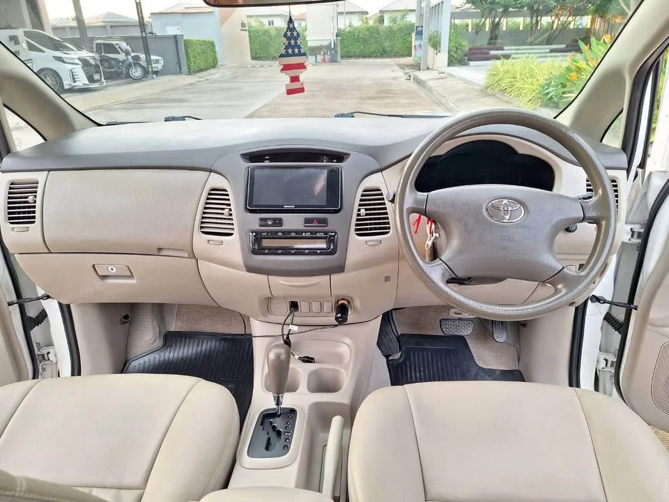 2011 Toyota Innova I 2