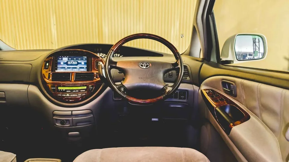 2003 Toyota Estima II 2
