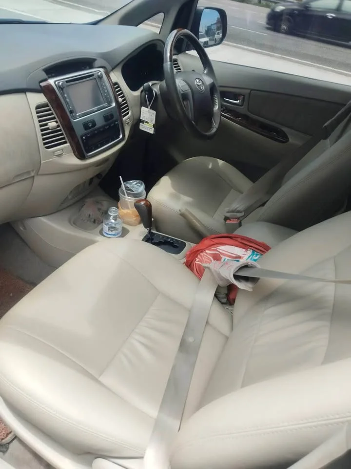 2012 Toyota Innova I 2