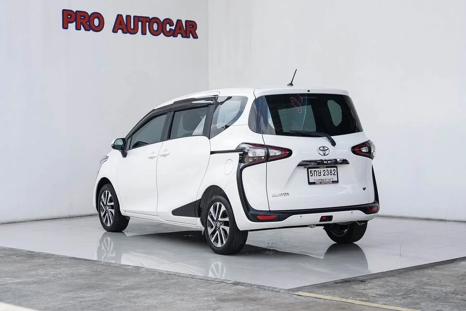 2016 Toyota Sienta II 3