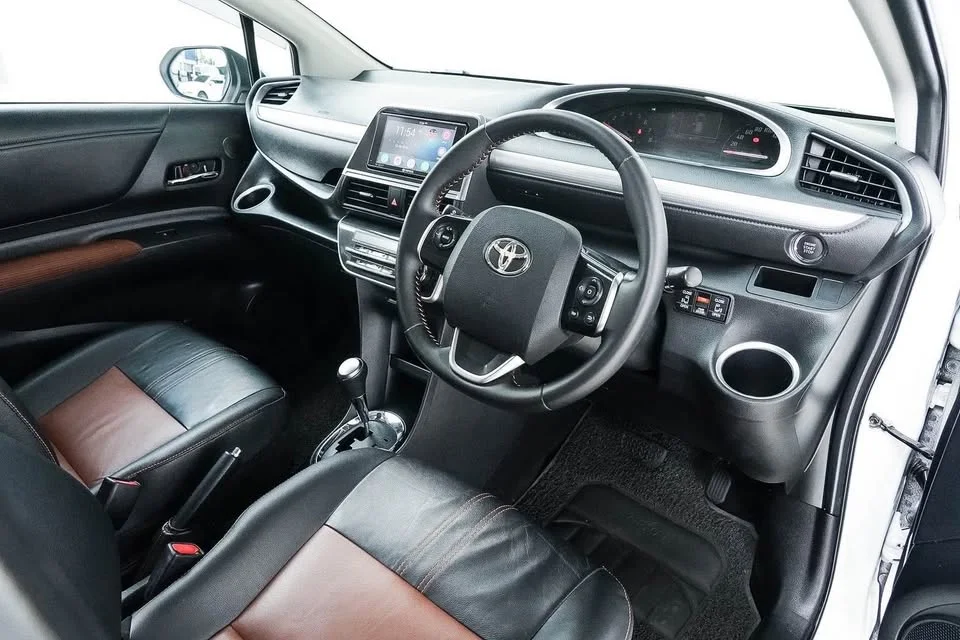 2016 Toyota Sienta II 2