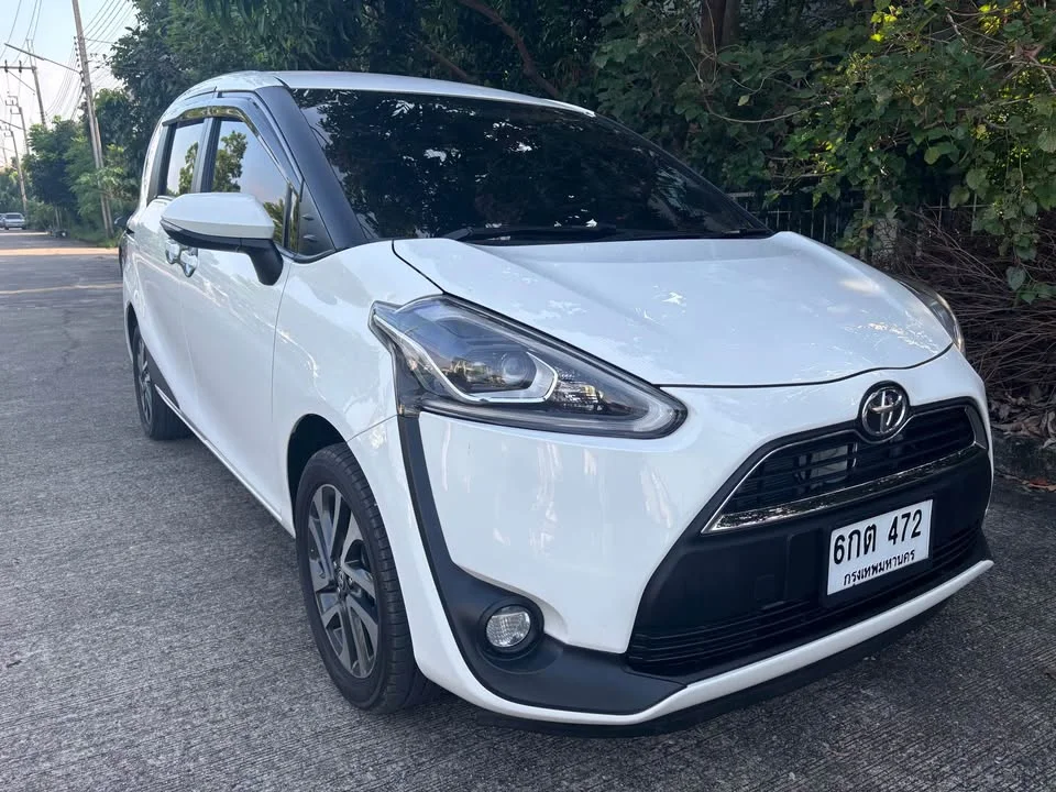 2017 Toyota Sienta II 2