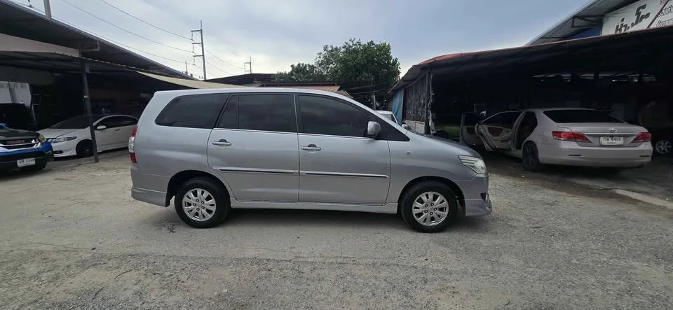 2012 Toyota Innova I 3