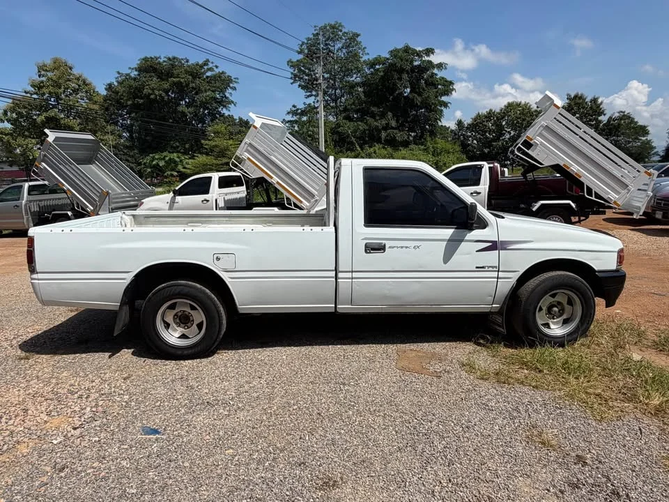 1993 Isuzu TFR III 2