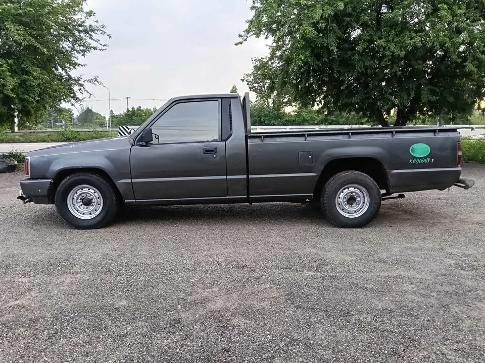 1989 Mitsubishi Triton II 3