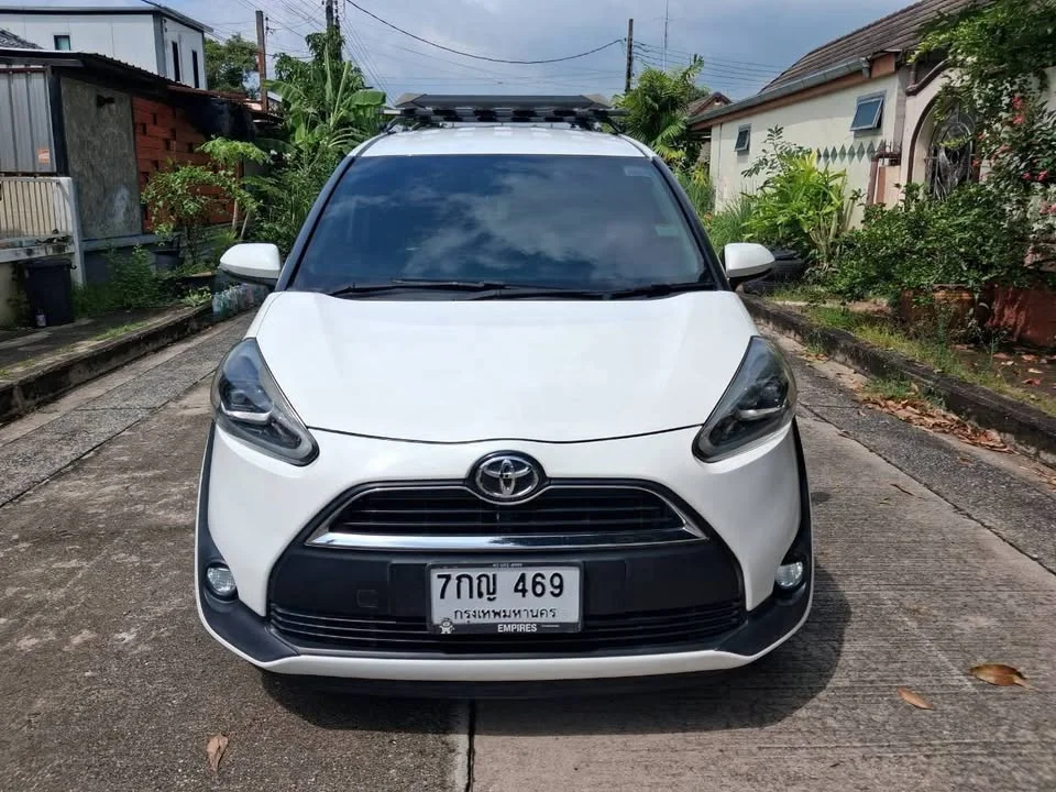 2018 Toyota Sienta II 2