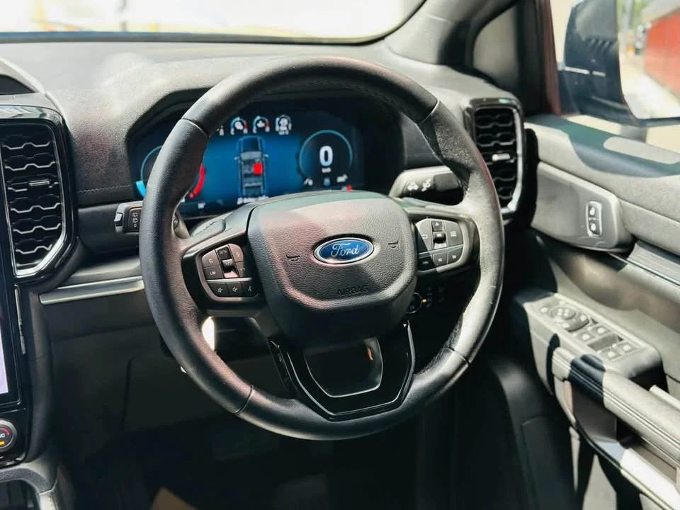 2023 Ford Everest III 2