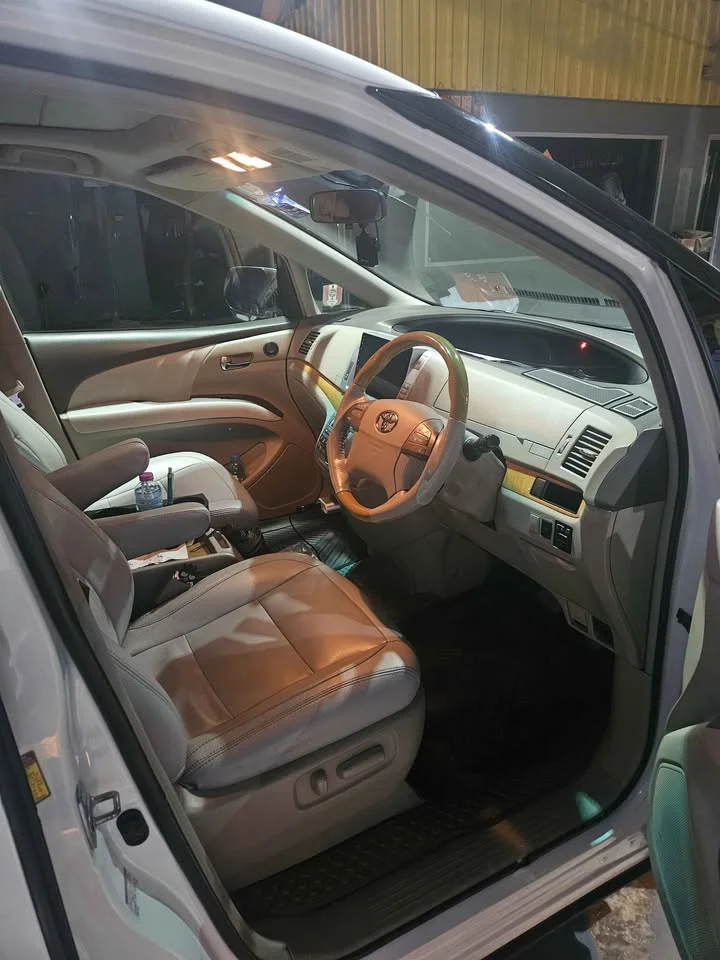 2008 Toyota Estima III 2