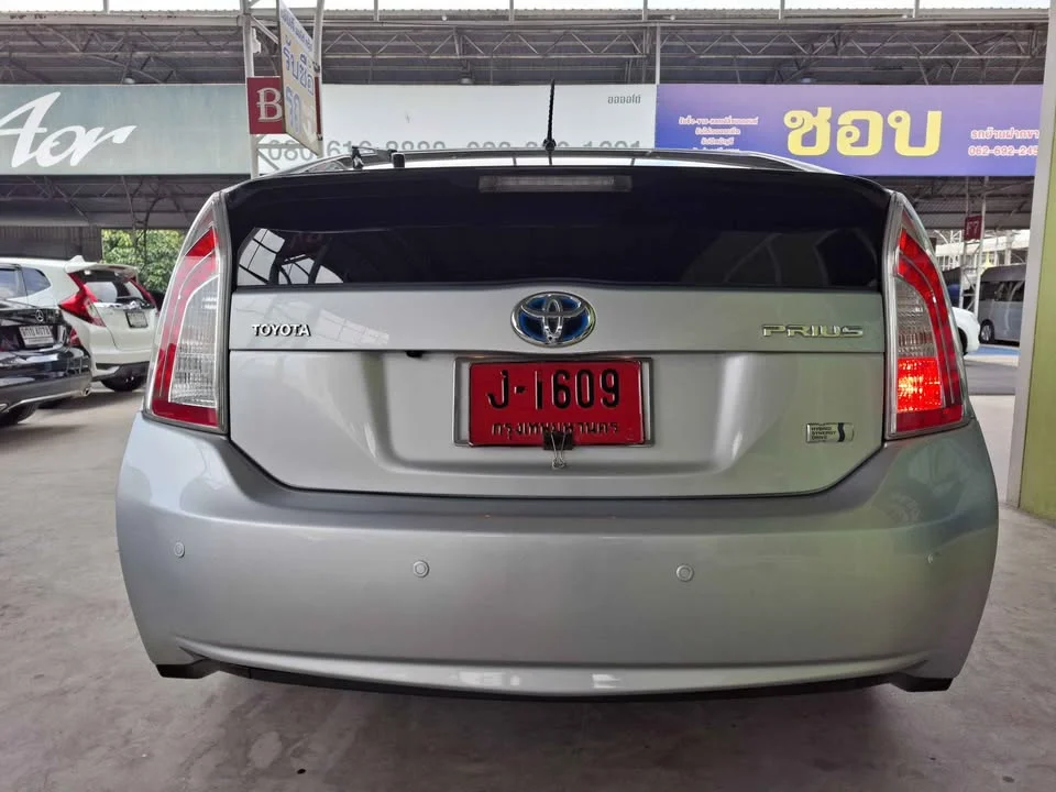 2012 Toyota Prius III 3