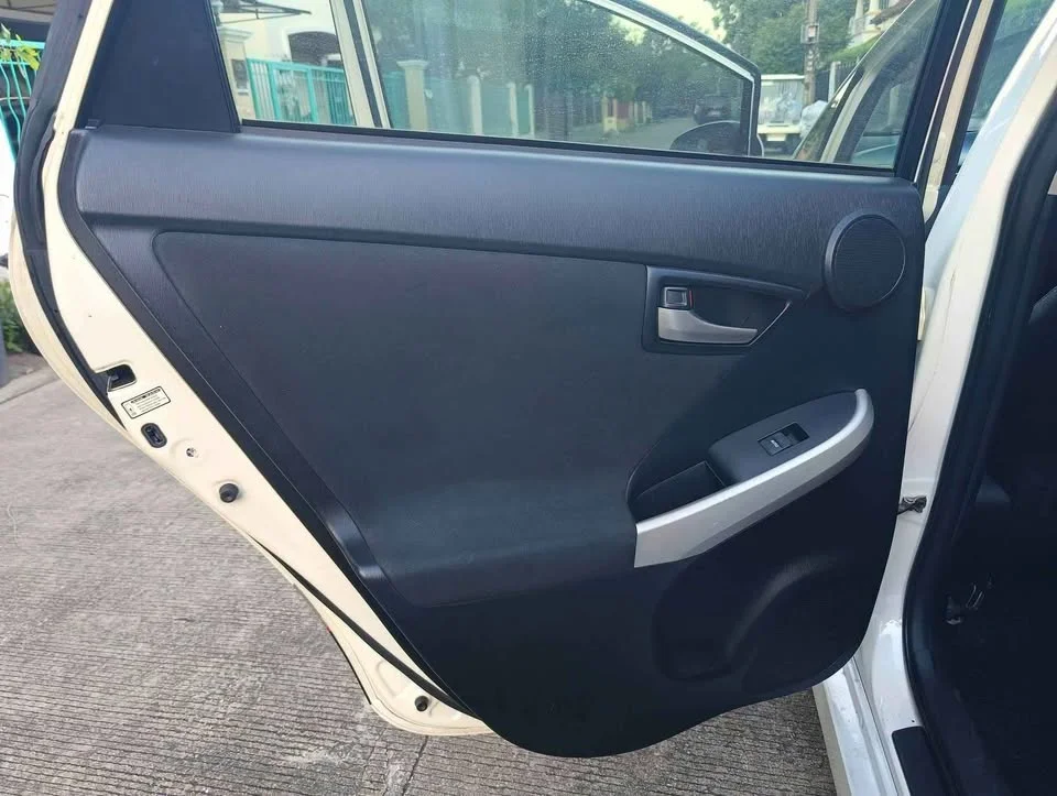 2012 Toyota Prius III 2