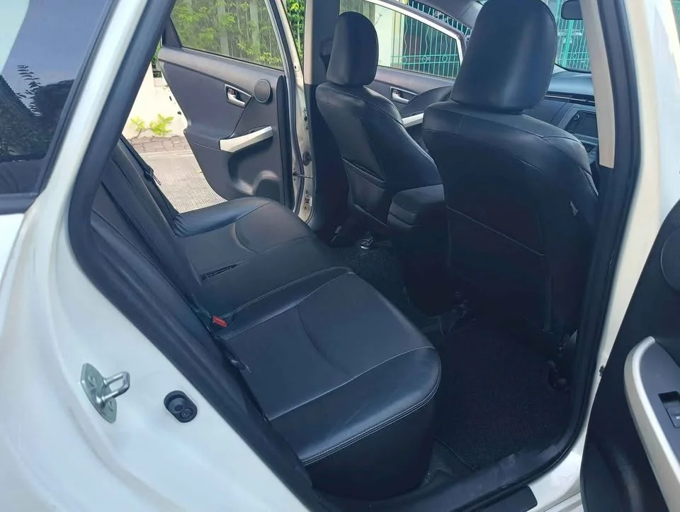 2012 Toyota Prius III 3