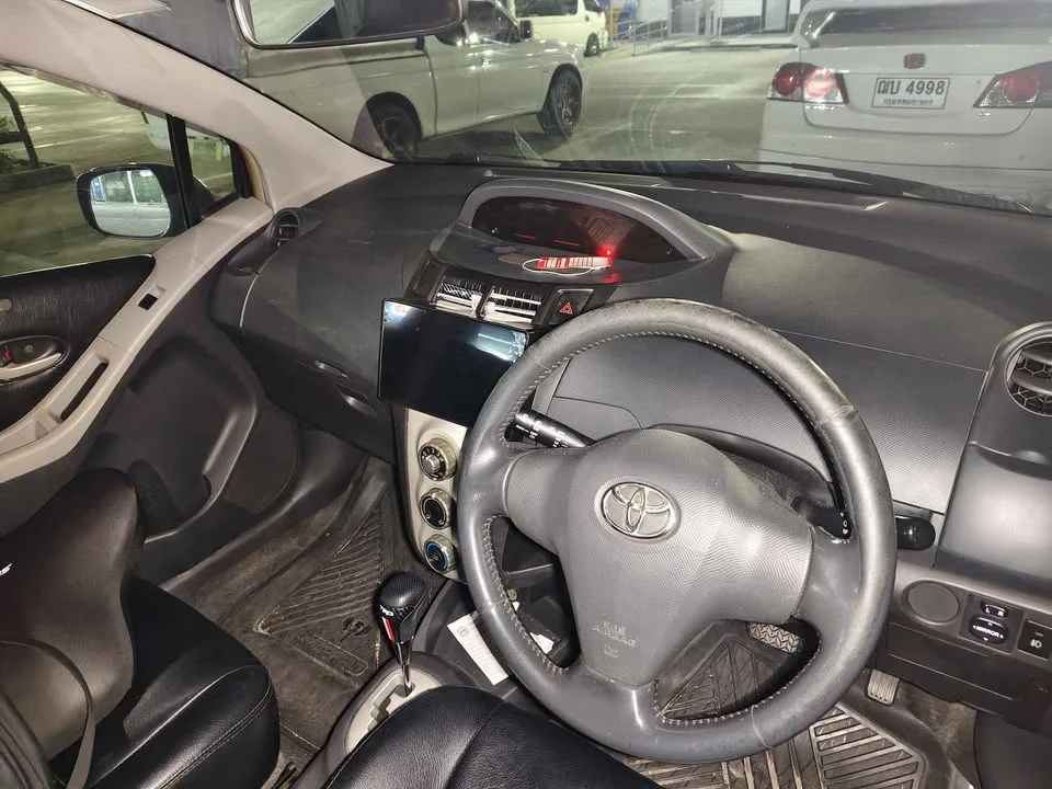 2008 Toyota Yaris II 2