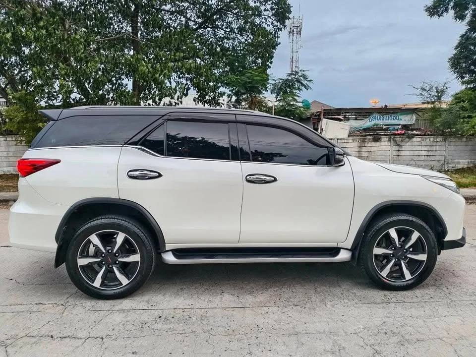 2019 Toyota Fortuner II 2