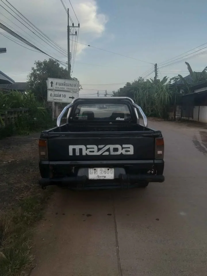 1990 Mazda B2500 IV 2