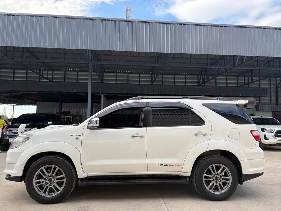 2010 Toyota Fortuner I 3