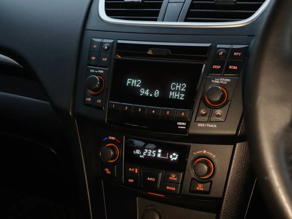 2013 Suzuki Swift II 3