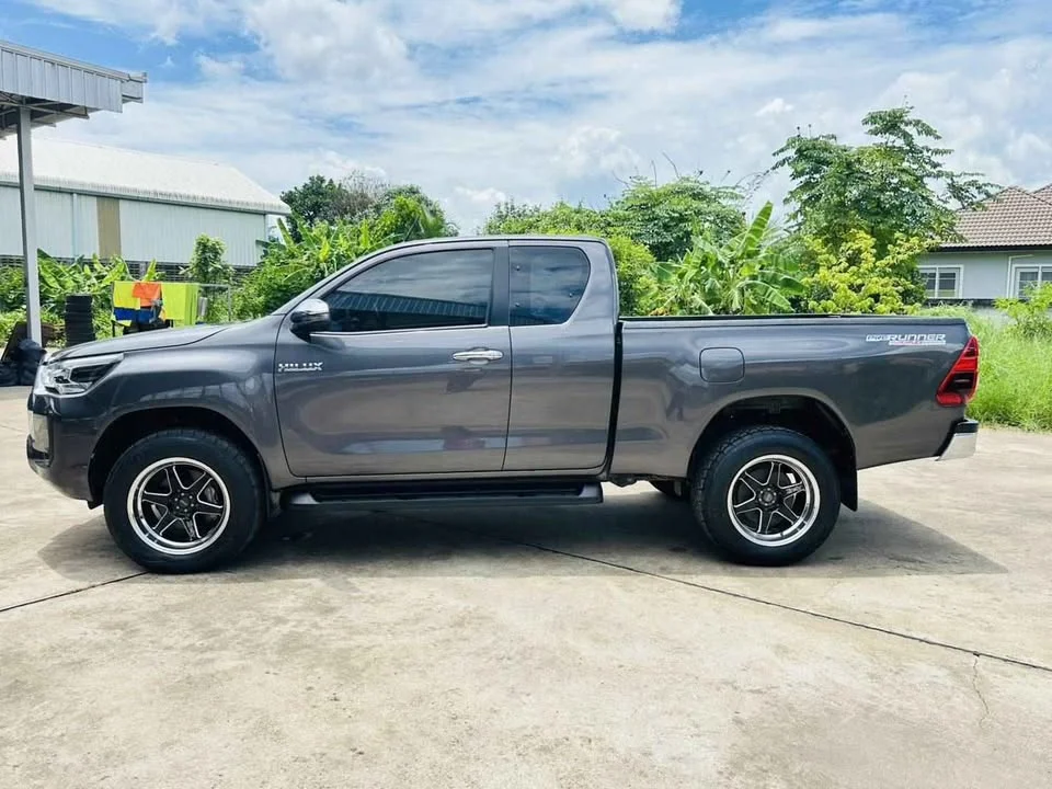 2024 Toyota Hilux VIII 2